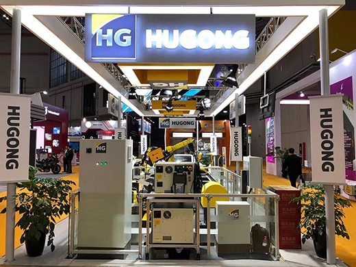 進(jìn)博會首日滬工意大利CEA展位展品機器人焊接系統(tǒng)